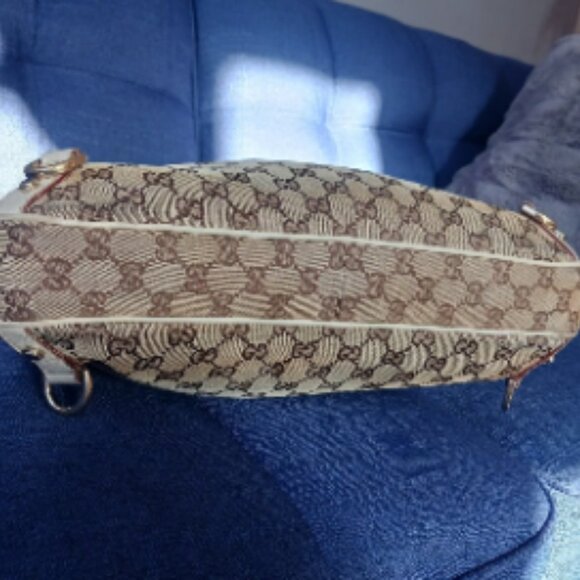 Gucci Handbag - Picture 3 of 6